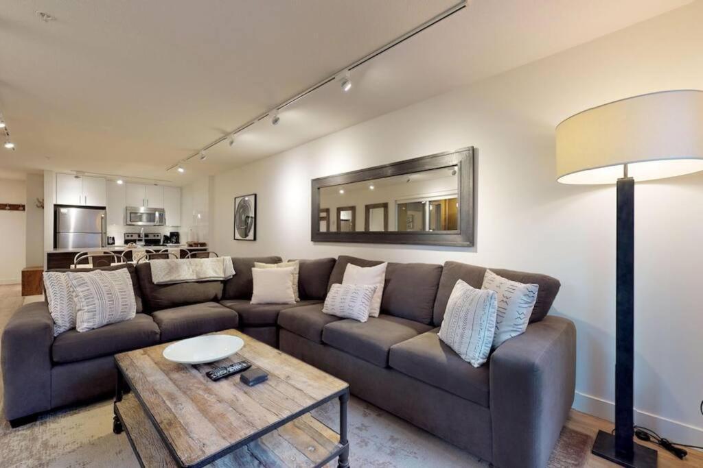 Apartment Bear Lodge, Village - Spectacular Location On Village Stroll, Designer Remodel *