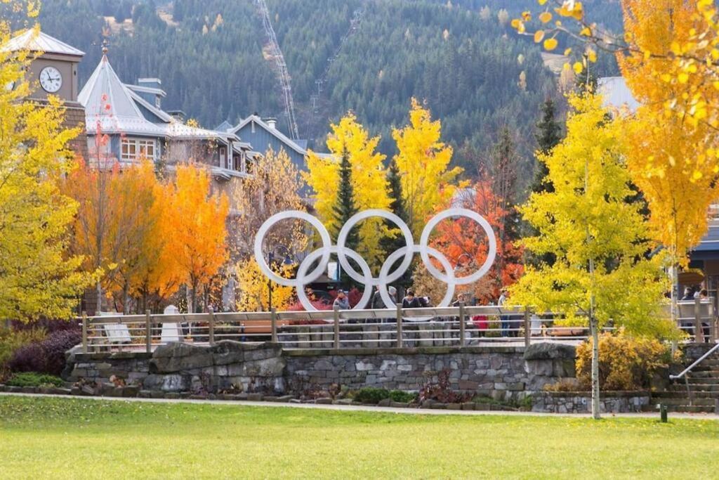 Bear Lodge, Village - Spectacular Location On Village Stroll, Designer Remodel Apartment *