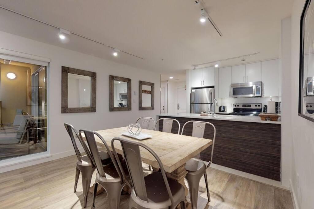Bear Lodge, Village - Spectacular Location On Village Stroll, Designer Remodel Apartment *