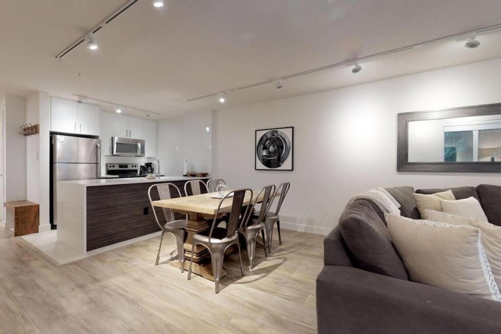 Bear Lodge, Village - Spectacular Location On Village Stroll, Designer Remodel Apartment