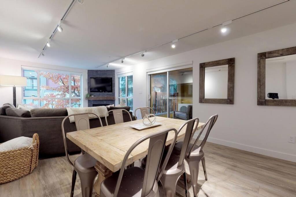 Apartment Bear Lodge, Village - Spectacular Location On Village Stroll, Designer Remodel Whistler