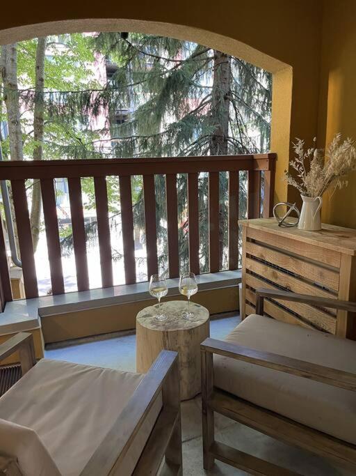 Bear Lodge, Village - Spectacular Location On Village Stroll, Designer Remodel Apartment